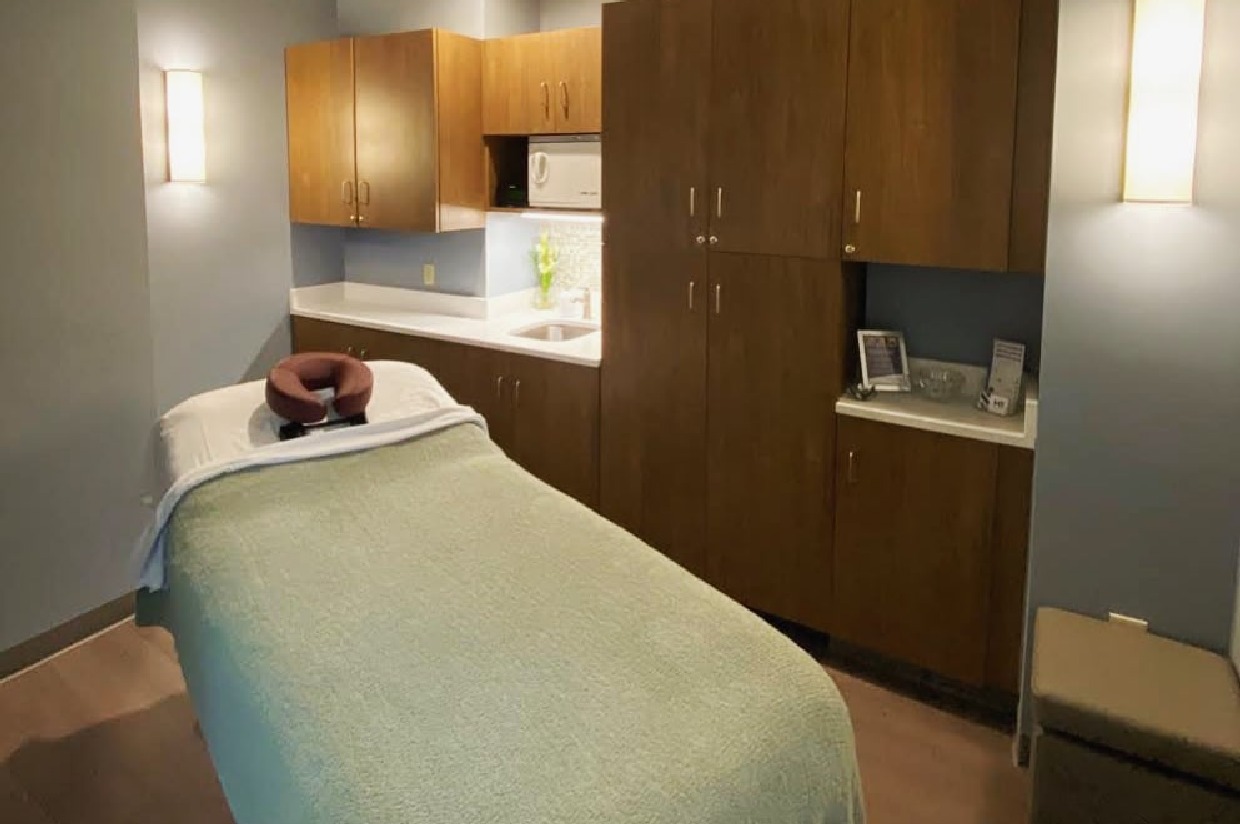 1 Hour Massage at Massage Envy, Leawood Louisburg Elementary PTO 2021