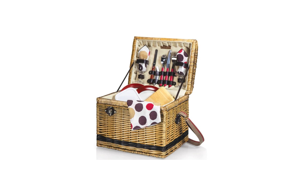 Yellowstone Picnic Basket For Two , Moka Collection Fall Fashion Show