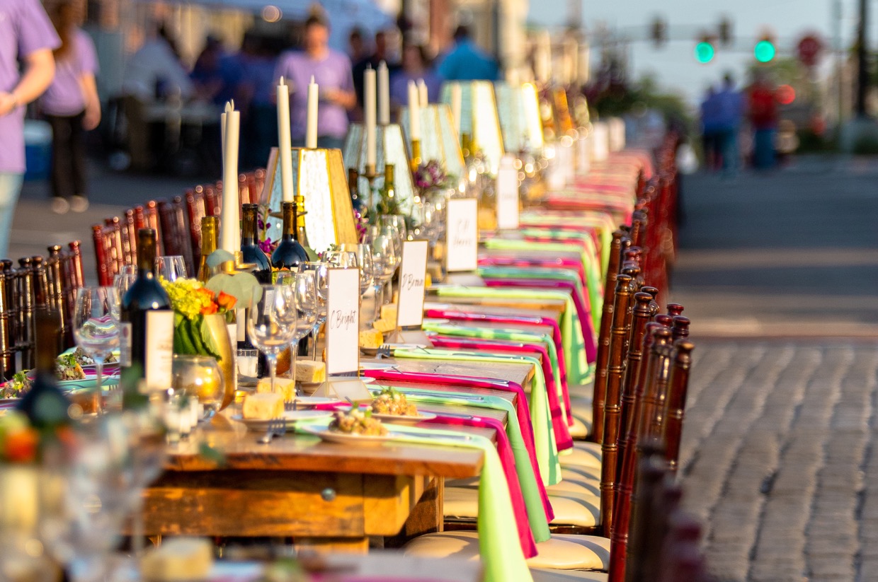 Dinner on First Table 25 - Active