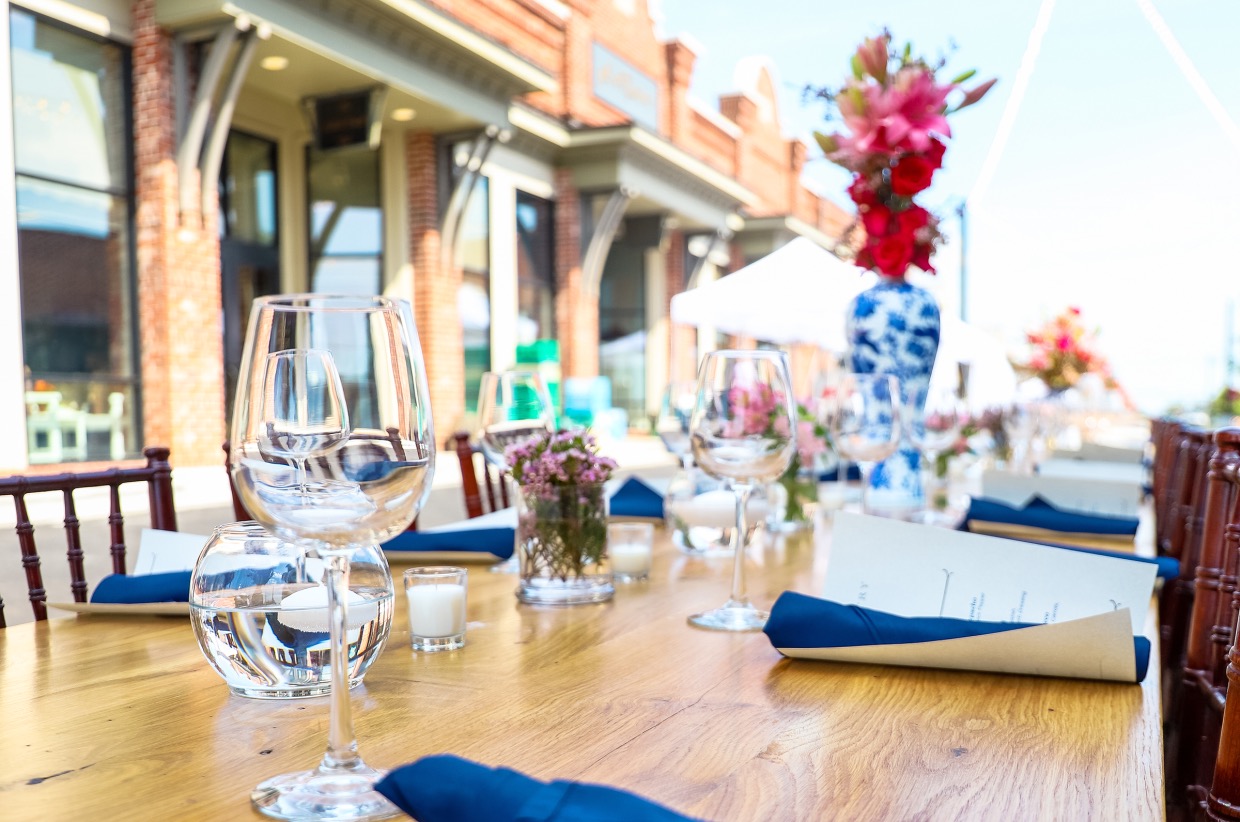 Dinner on First Table 27 - Active