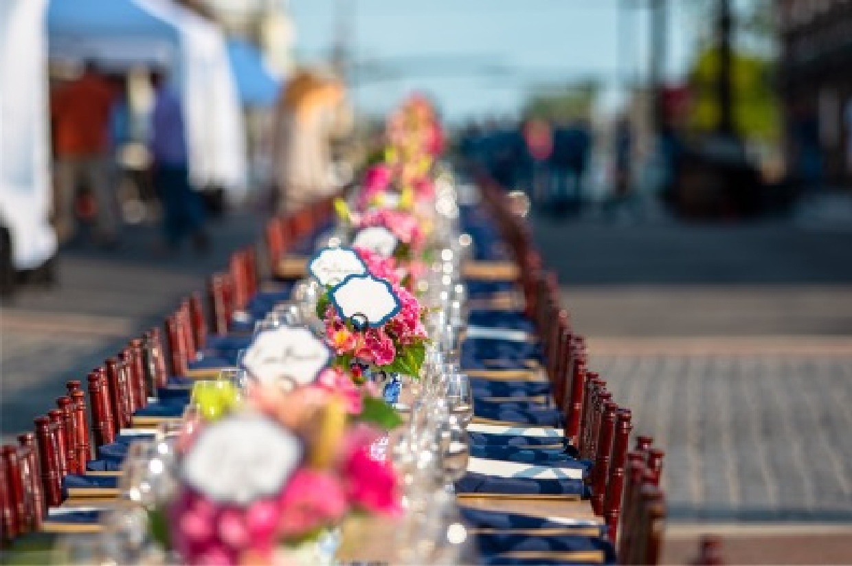 Dinner on First Table 18 - Active