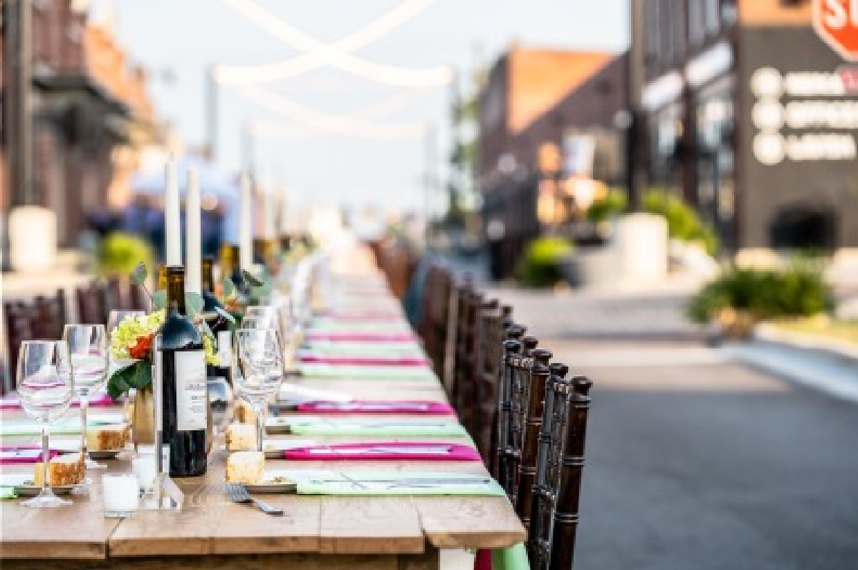 Dinner on First Table 16 - Active
