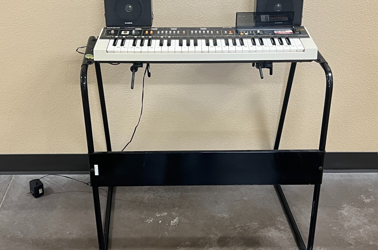 Casio MT-800 29-Key Synthesizer Keyboard W/ROM Pack with Speakers and ...