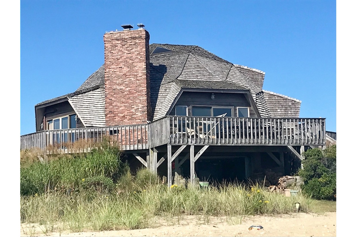 "The Dome" Beach House for Ten People in Southold on the Scenic North