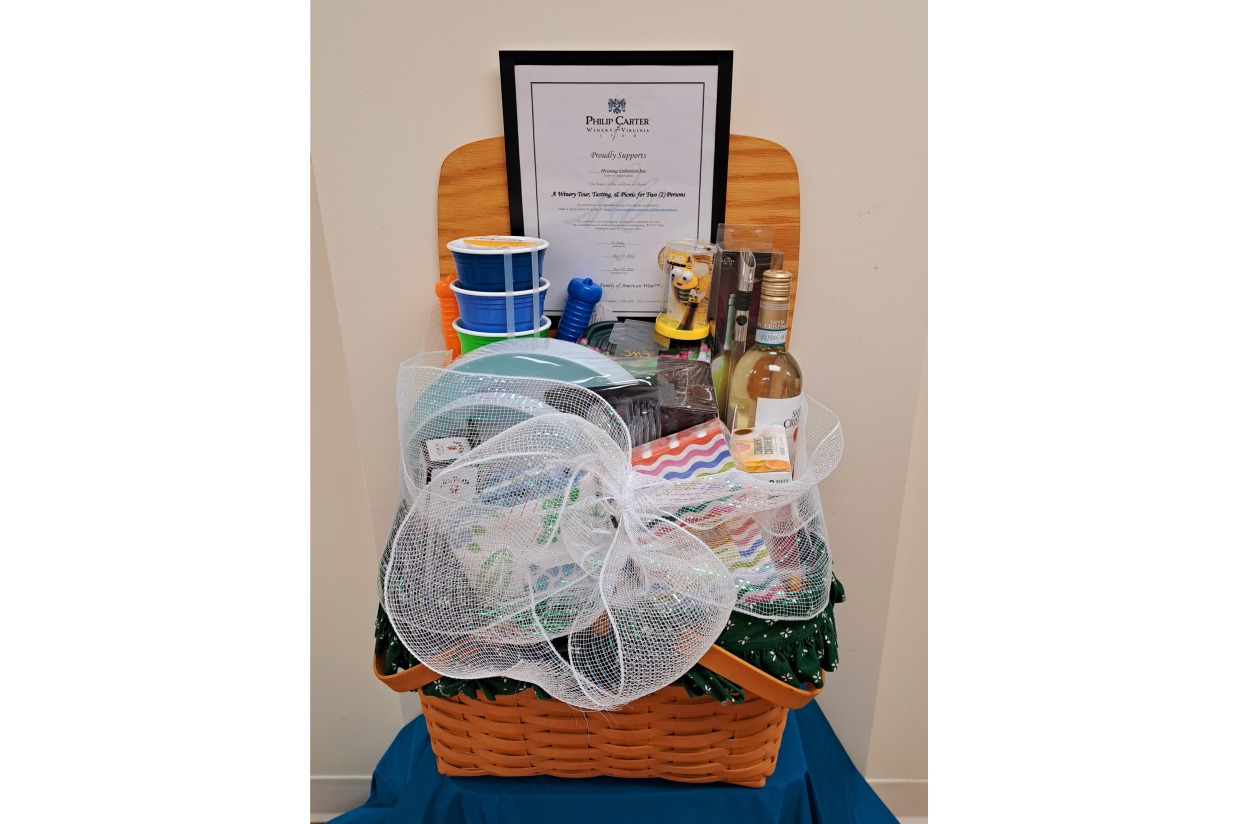 Fully Loaded Picnic Basket & Winery Gift Cert Second Chance Auction
