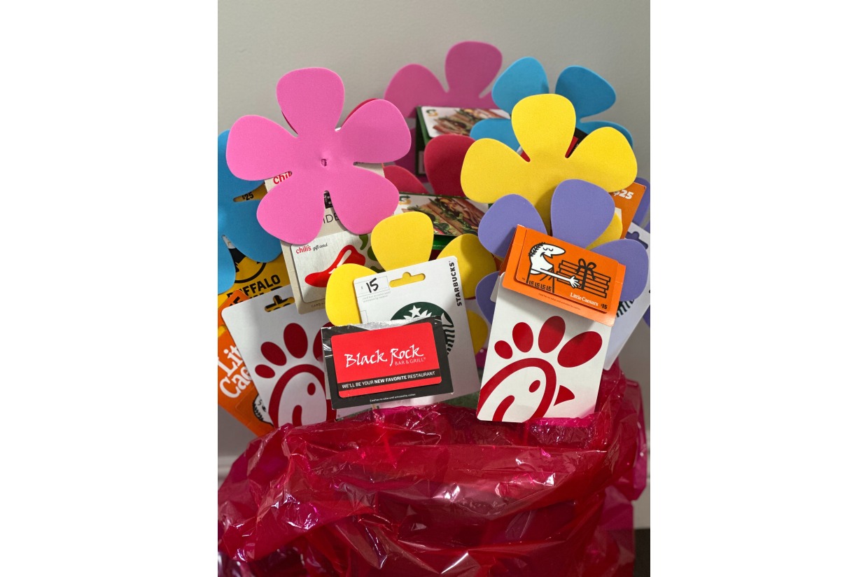 Assorted Gift Card Basket giveaway supporting Elizabeth's Closet